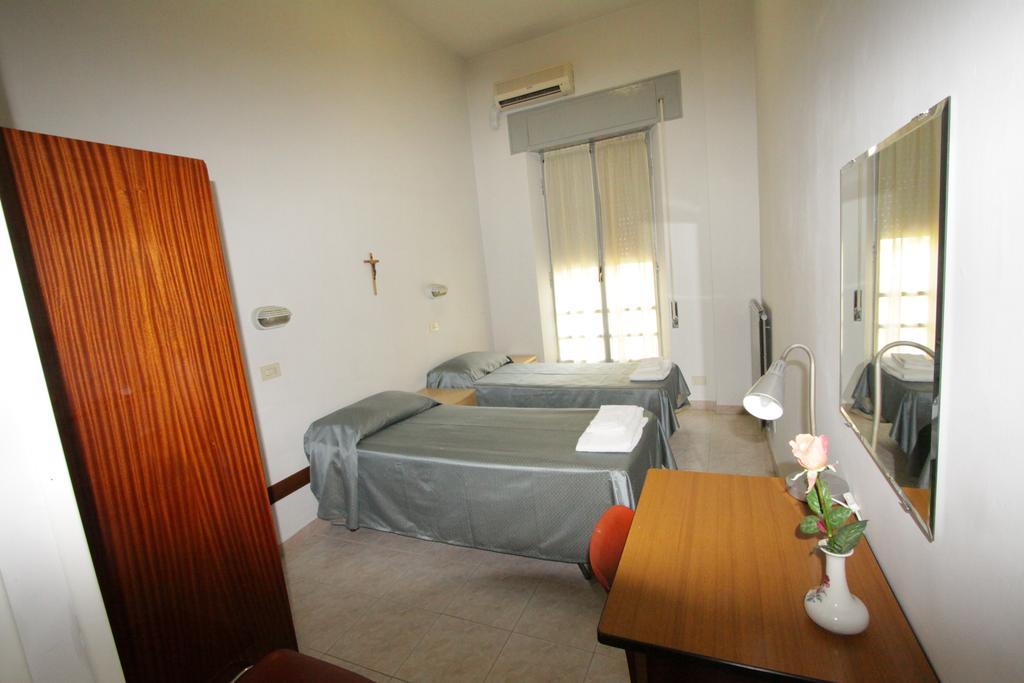 Casa Per Ferie Margherita Diomira Hotel Roma Exterior foto